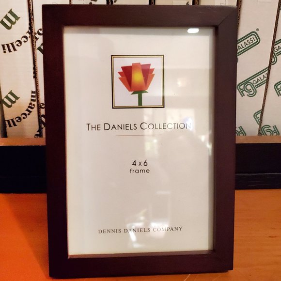 Dennis Daniels  4x 6" Walnut (Brown) W41 Classic Wood Photo Frame #W4104WN  New - Picture 2 of 3